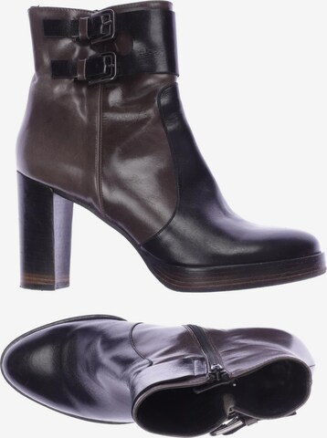 ZINDA Dress Boots in 39 in Black: front