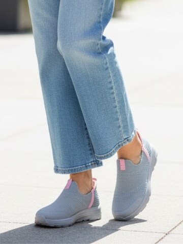Chaussure basse 'Sneaker' Kumixi en gris