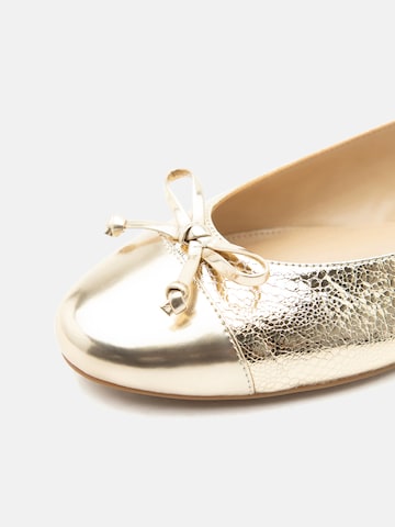 MICHAEL Michael KorsOtvorene balerinke 'PIPER' - zlatna boja