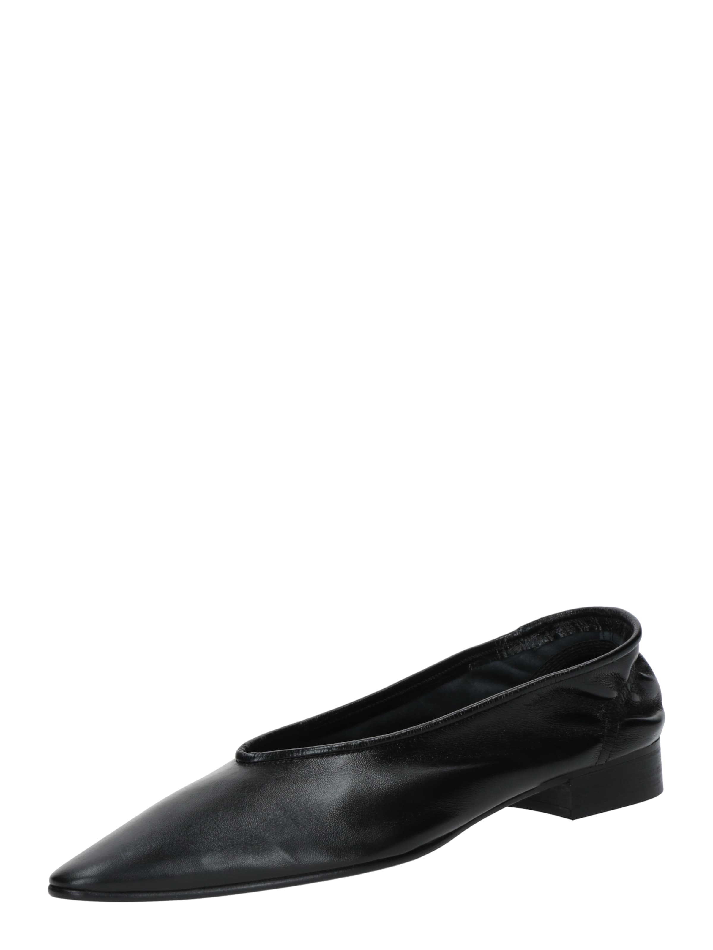 By Far Μπαλαρίνα σε μαύρο: μπροστά