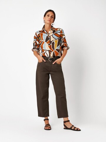 TONI Regular Pants in Brown: front