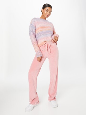 Juvia Normalny krój Spodnie w kolorze różowy