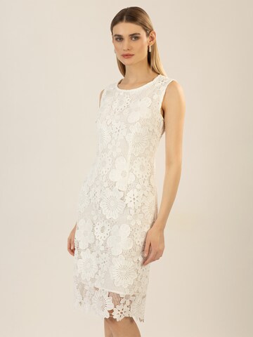 APART Kleid in Weiß: Vorderseite