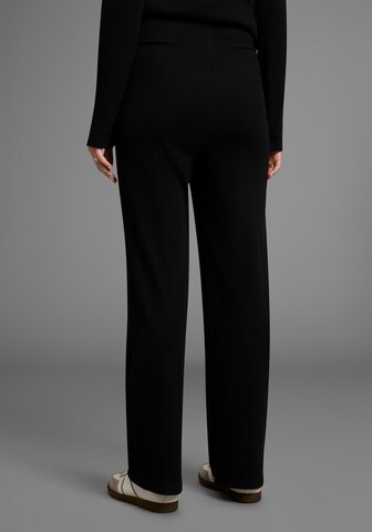 Neun Monate Regular Pants in Black