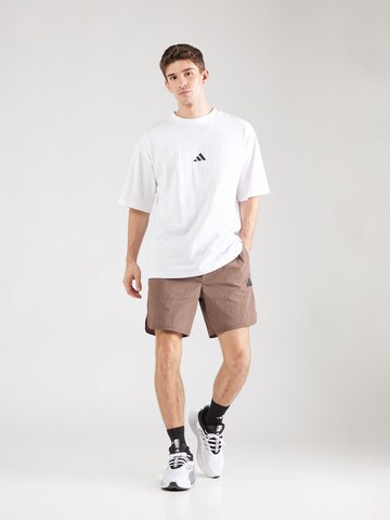 ADIDAS SPORTSWEAR Λειτουργικό μπλουζάκι σε λευκό