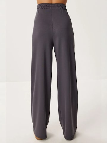 Happiness İstanbul - Calças de fato em cinzento