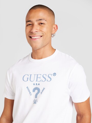 GUESS قميص بلون أبيض