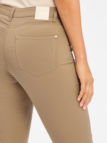 BRAX Regular Caprihose in Braun
