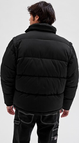 GUESS Winter Jacket in Black