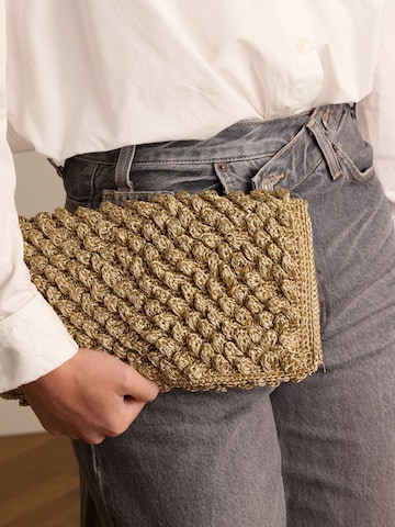MANFIELD Clutch in Gold