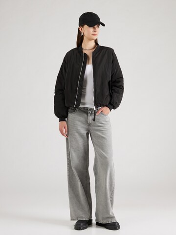 ABOUT YOU Top 'Ria' in Schwarz