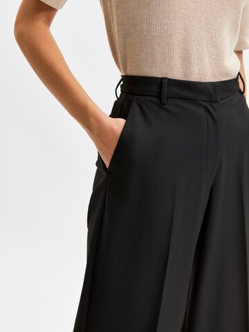 Wide Leg Pantalon à plis 'Eliana' SELECTED FEMME en noir