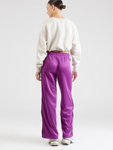 Nike Sportswear Широки крачоли Панталон в лилав