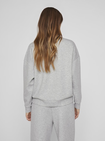 VILA Sweatshirt in Grey