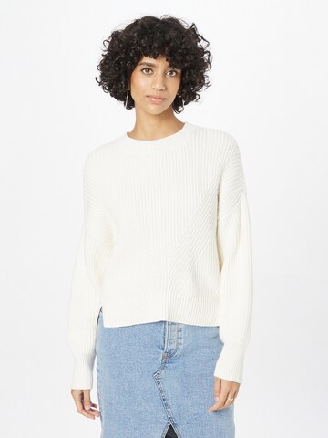 Abercrombie & Fitch Sweater in White: front