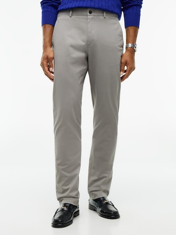 TOMMY HILFIGER Slim fit Chino trousers 'DENTON ESSENTIAL' in Grey: front