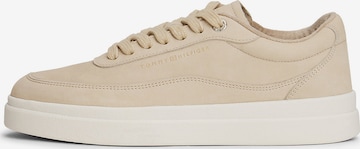TOMMY HILFIGER Matalavartiset tennarit 'MODERN COURT' värissä beige: etupuoli