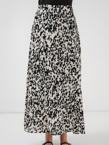 Bigdart Skirt in Black: front