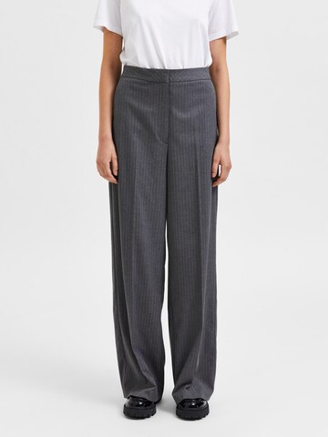 Wide Leg Pantalon à plis 'Anni' SELECTED FEMME en gris : devant