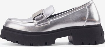 Nine West Classic Flats in Silver: front