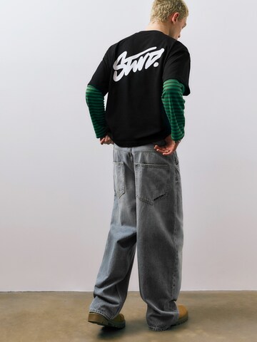 Pull&Bear T-Shirt 'STWD' in Schwarz