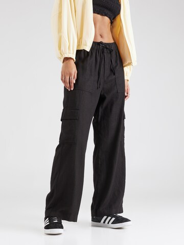 GAP Loose fit Cargo trousers in Black: front