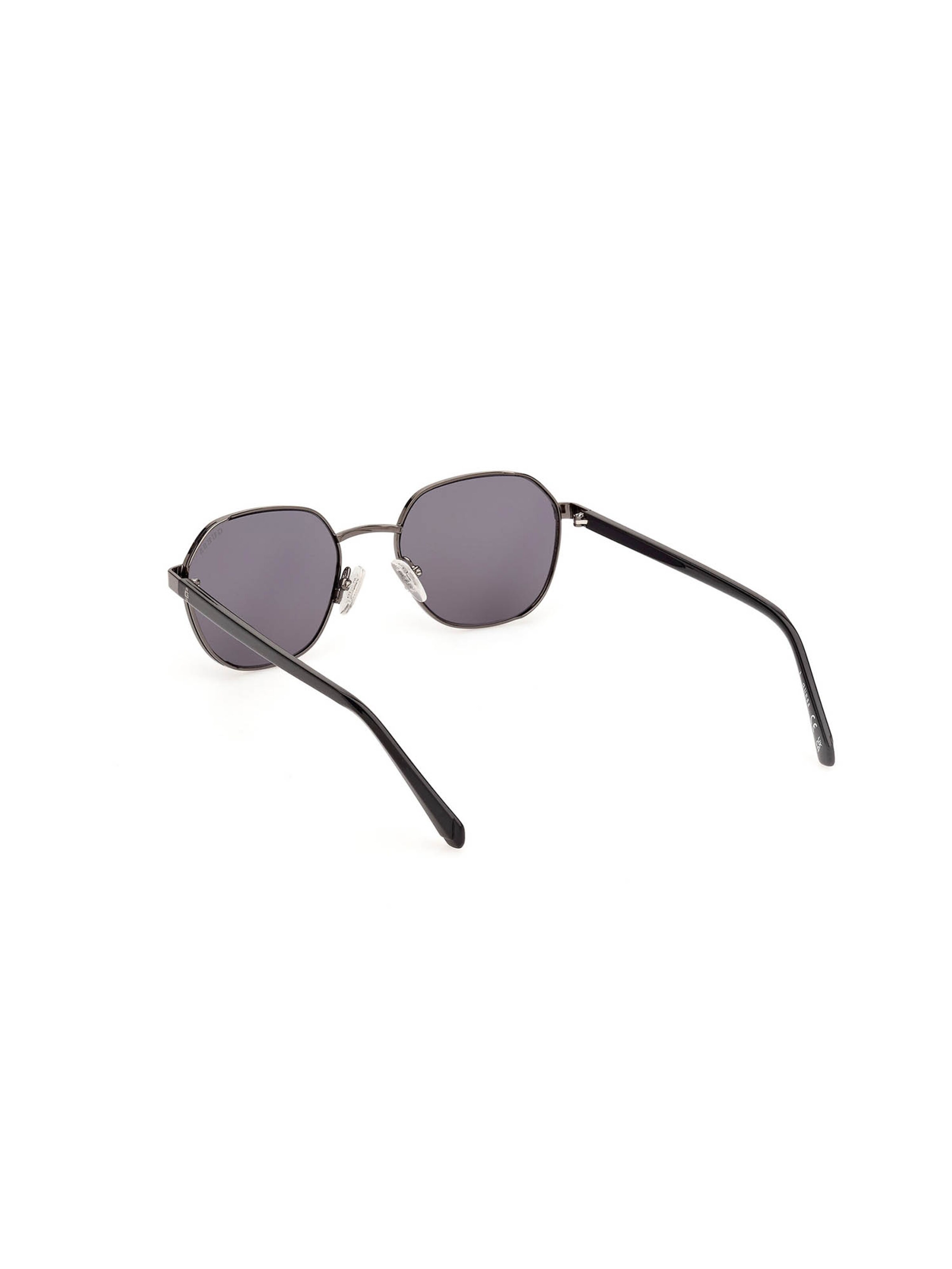 Occhiali da sole di GUESS in grigio