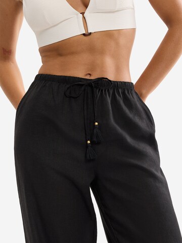 TRIUMPH Loosefit Broek ' Red Label Summer Wear ' in Zwart