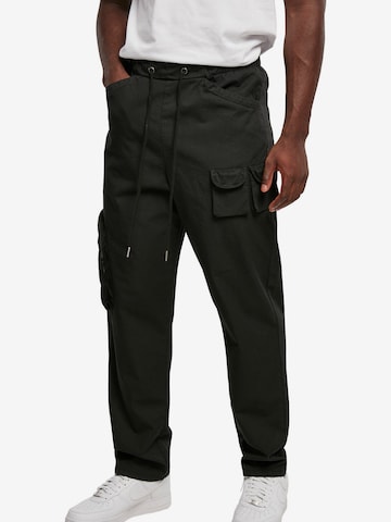 Urban Classics Tapered Cargobroek in Zwart: voorkant