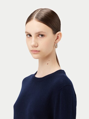 GOBI Cashmere Trui 'Women's Essential Cashmere Crewneck Sweater' in Blauw