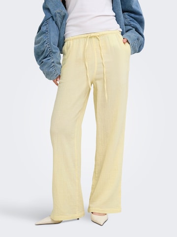 Regular Pantalon 'ONLThyra' ONLY en jaune : devant