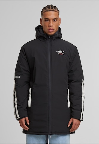 Unfair Athletics Übergangsjacke 'Stadium' in Schwarz