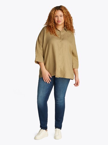 Camicia da donna 'ESS' di Tommy Hilfiger Curve in beige