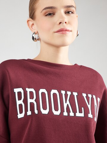 Sweat-shirt 'PCSASIE' PIECES en rouge