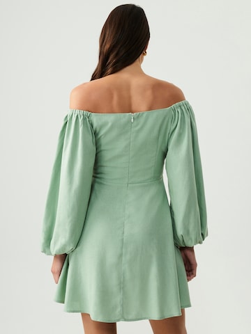 Sável Φόρεμα 'LEWIS' σε πράσινο: πίσω