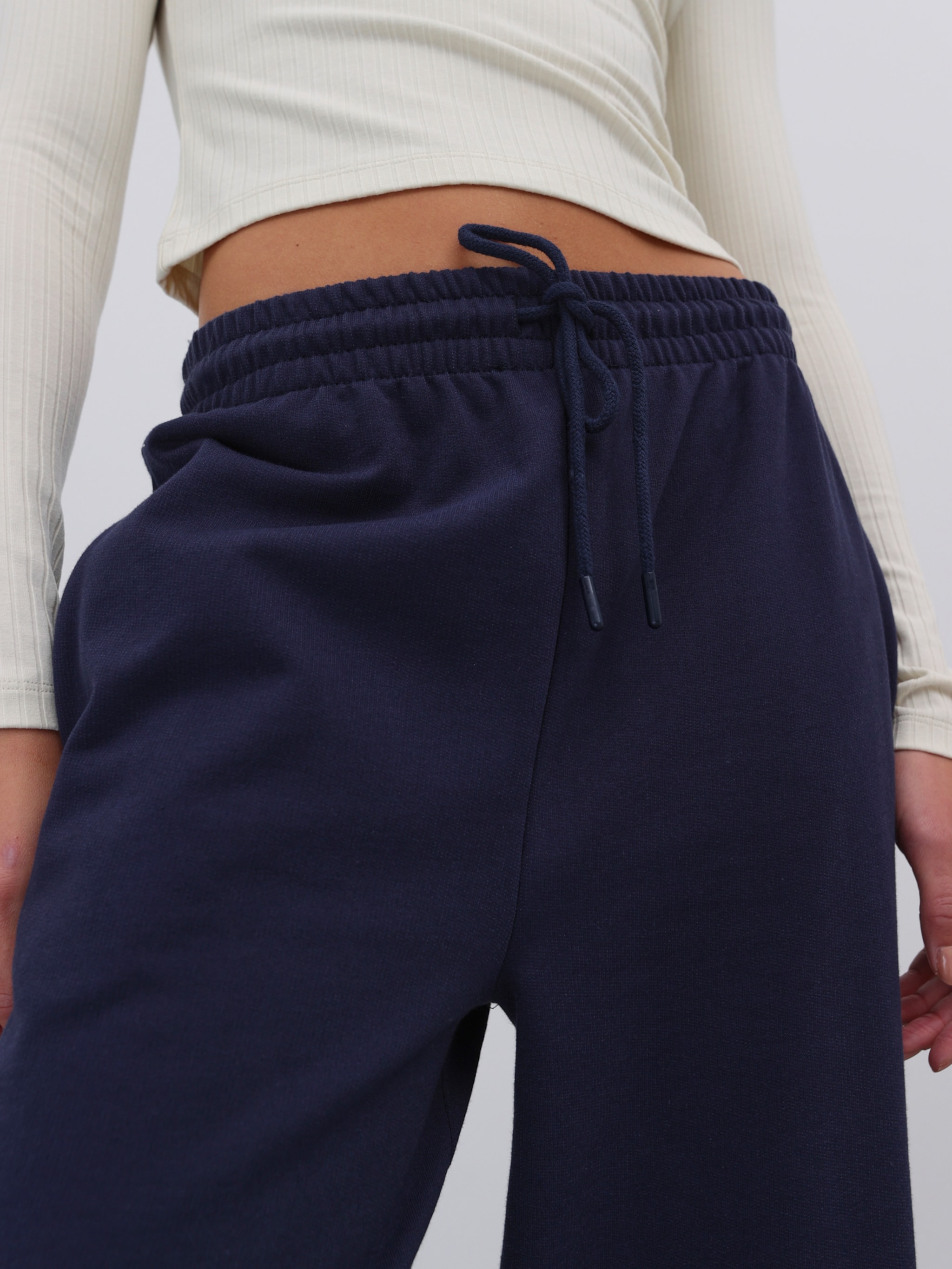 EDITED Producten Broek 'Sascha' Navy