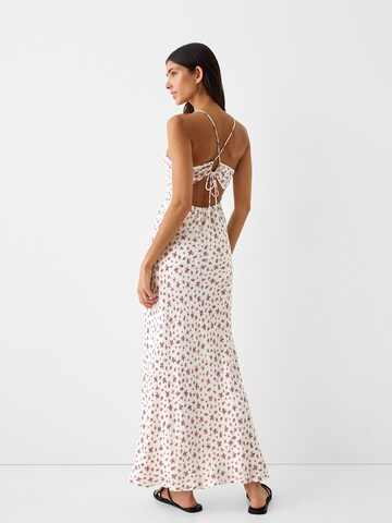Rochie de vară de la Bershka pe bej