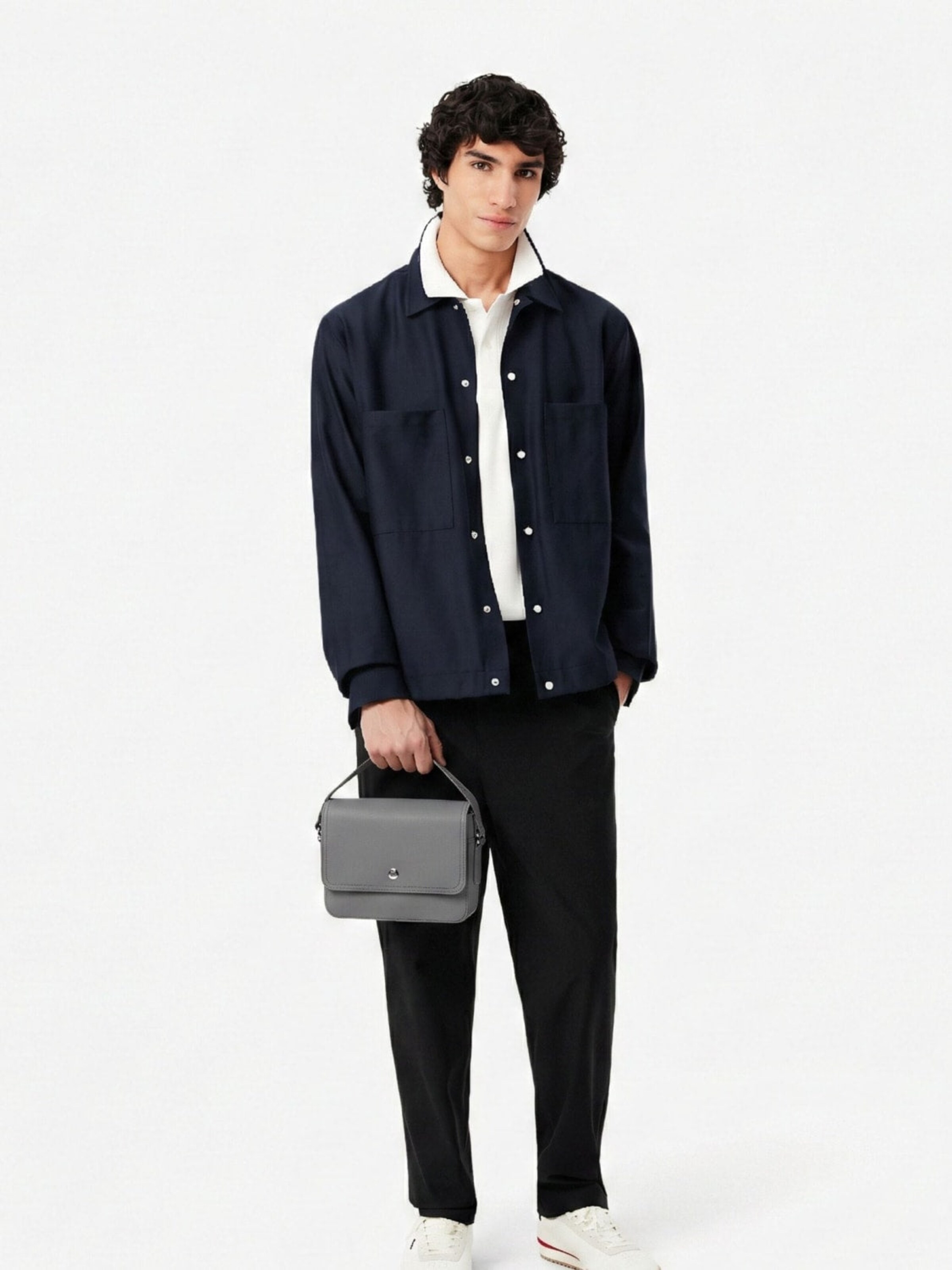 LACOSTE Torba na ramię 'Lacoste Petit sac messenger Homme Langon Petit Piqué' w kolorze czarny: przód