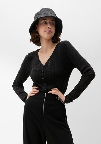 QS Strickjacke in Schwarz: Vorderseite