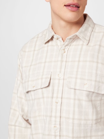 Abercrombie & Fitch - Regular Fit Camisa em bege