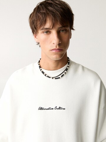 Bluză de molton de la Pull&Bear pe alb