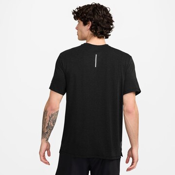NIKE Funktionsshirt 'Rise 365' in Schwarz