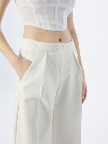 BRAX Široke hlačnice Hlače z naborki 'MAINE' | bela barva
