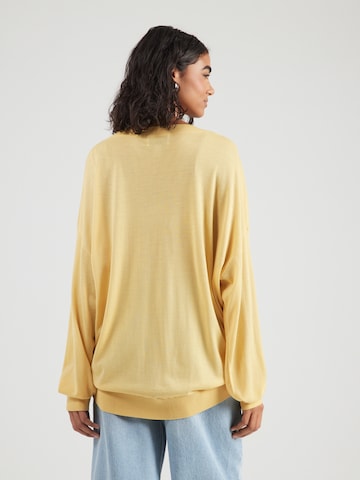 Pull-over & Other Stories en jaune