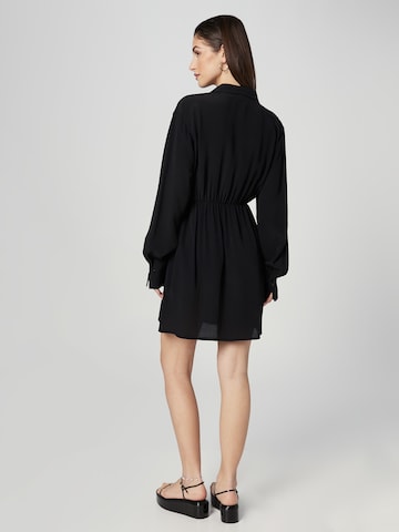 A LOT LESS - Vestido camisero 'Delia' en negro