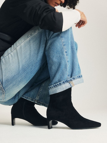 The Set Stiefelette in Schwarz