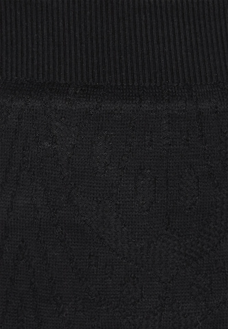 IZIA Skirt in Black