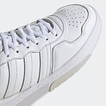 ADIDAS ORIGINALS - Zapatillas deportivas bajas 'Courtic' en blanco