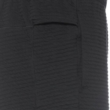 NIKE Regular Shorts in Schwarz