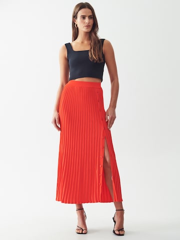 Calli Skirt 'PLEATED' in Red: front